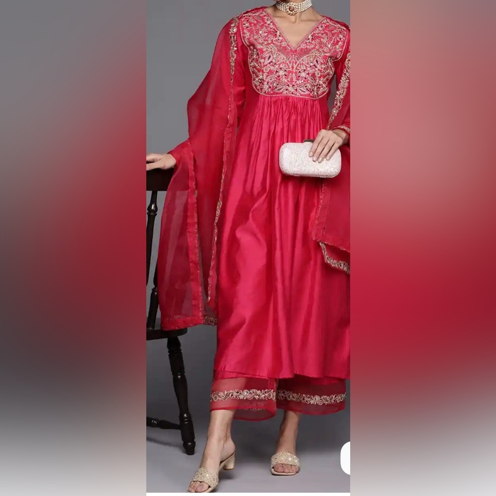 Elegant BNWT Reddish pink Embroidered Women Salwar